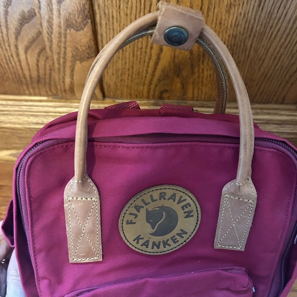 Fjällräven Kånken Mini Backpack in Burgundy with Leather Handles - Picture 3 of 7